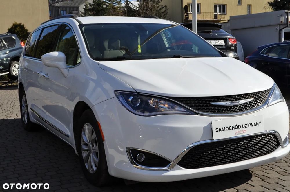Chrysler Pacifica - 5
