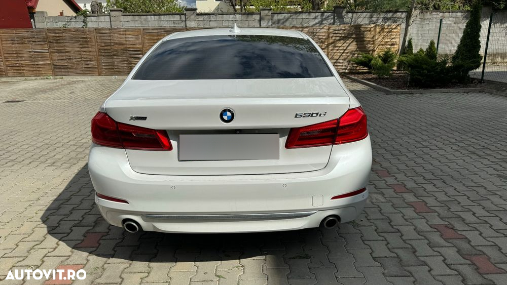 BMW Seria 5 530d xDrive Aut. Luxury Line - 7