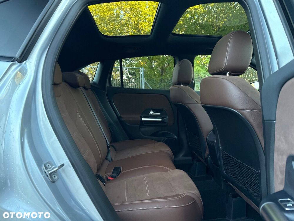 Mercedes-Benz GLA - 18