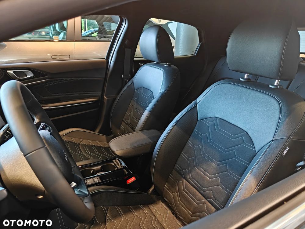 Kia XCeed - 12
