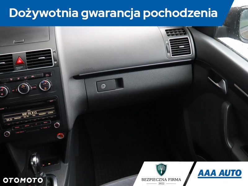 Volkswagen Touran - 10