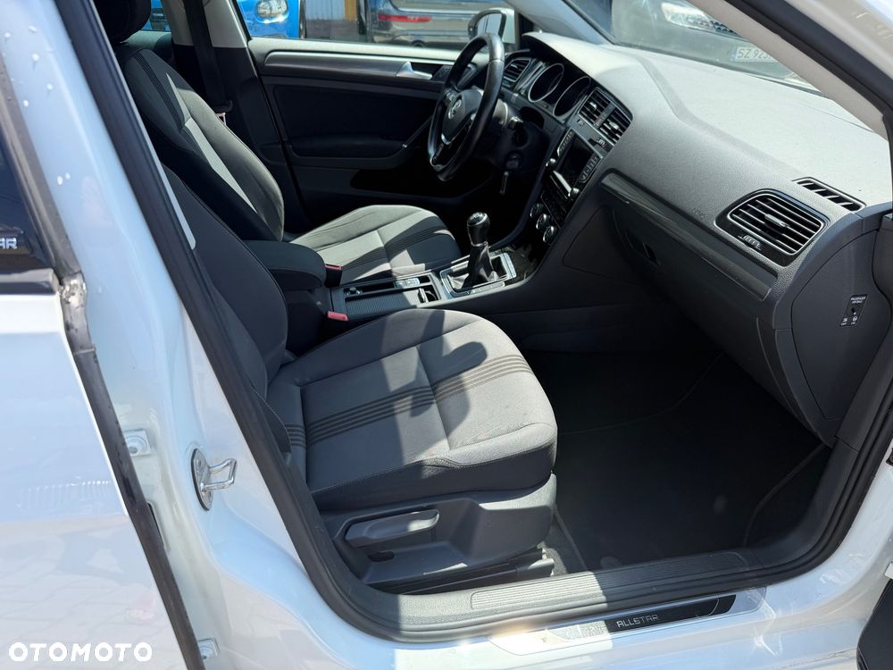 Volkswagen Golf - 23