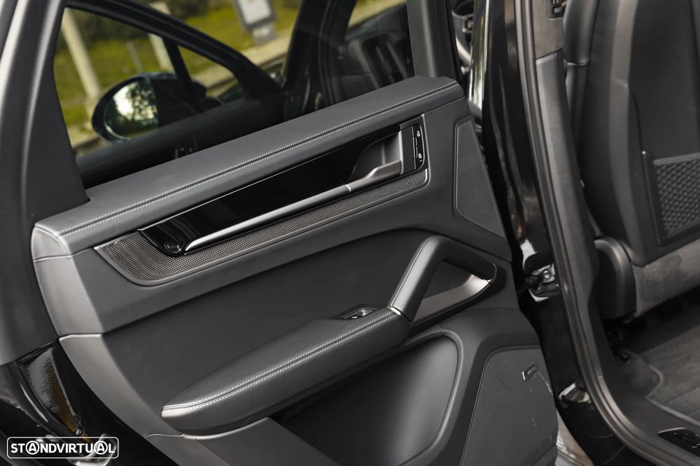 Porsche Cayenne Turbo E-Hybrid Tiptronic S - 29