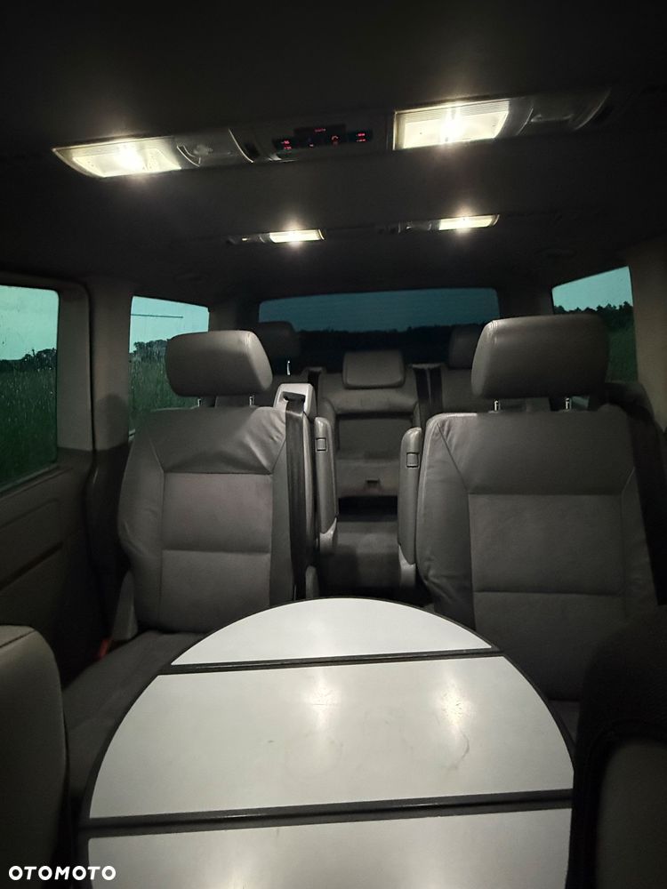 Volkswagen Multivan - 13