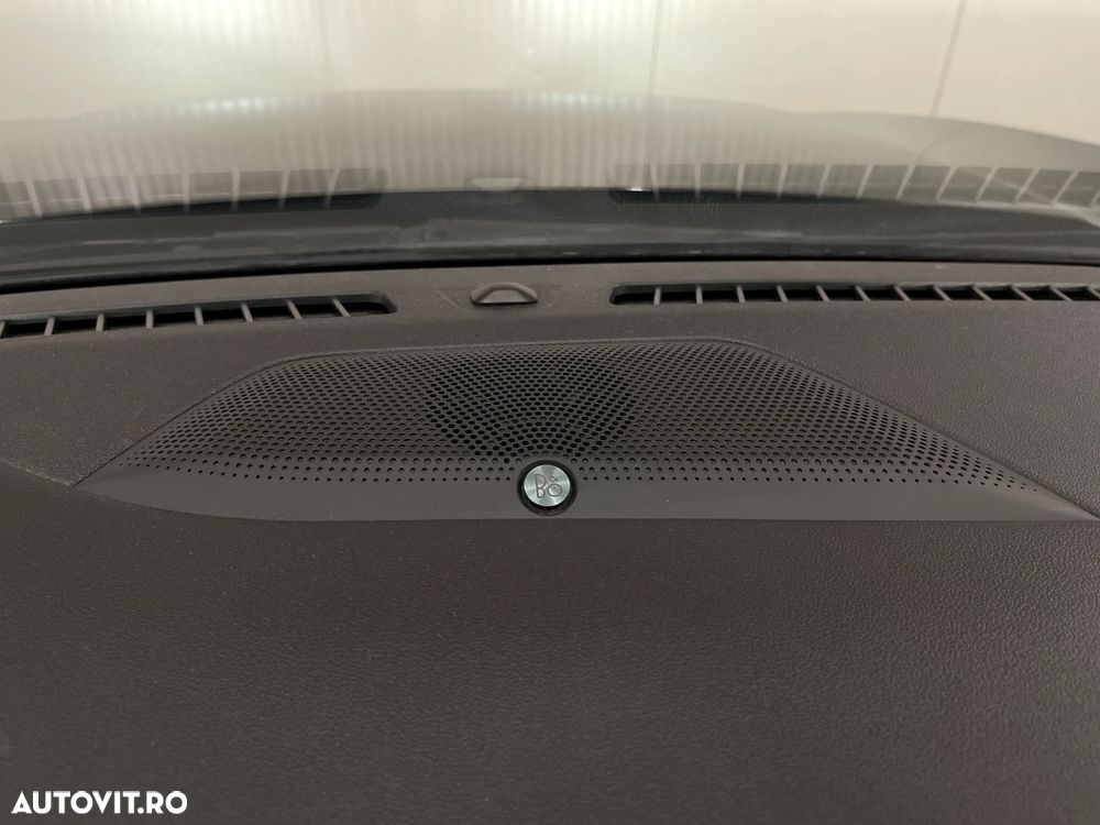 Ford Kuga 2.5 Duratec FHEV 4x4 ST-LINE X - 22