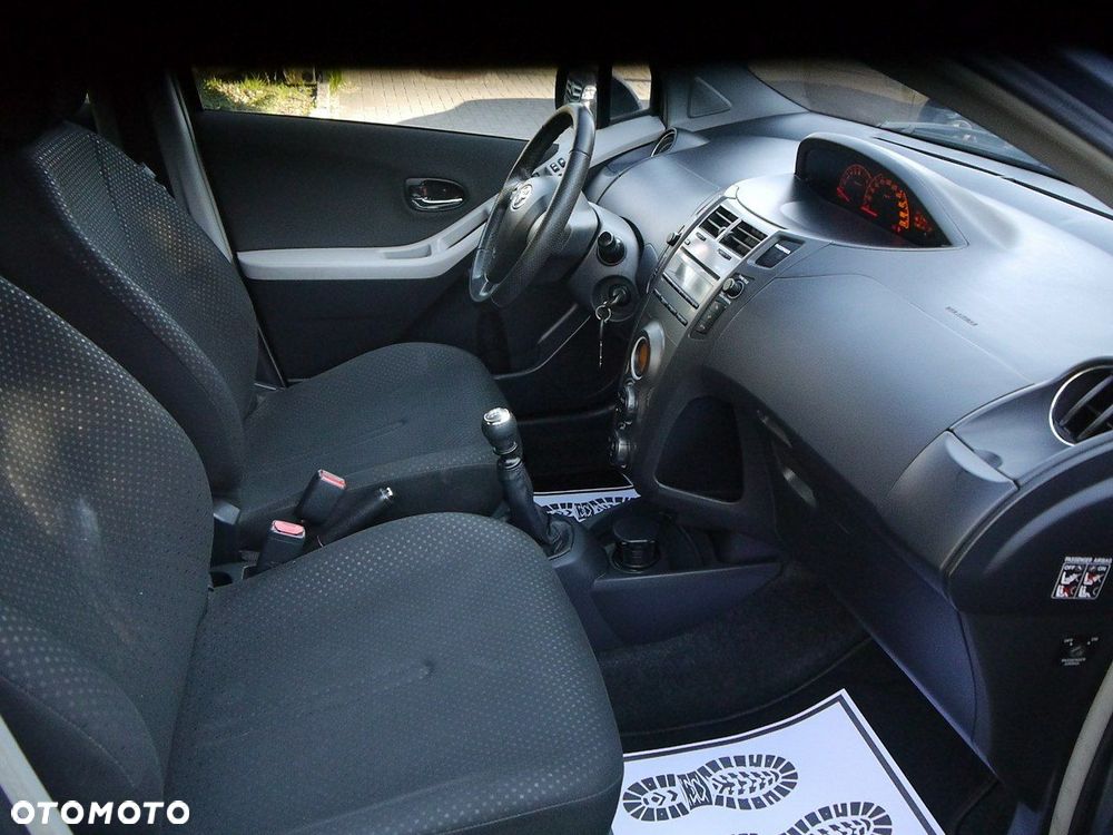 Toyota Yaris 1.33 VVT-i Executive - 28