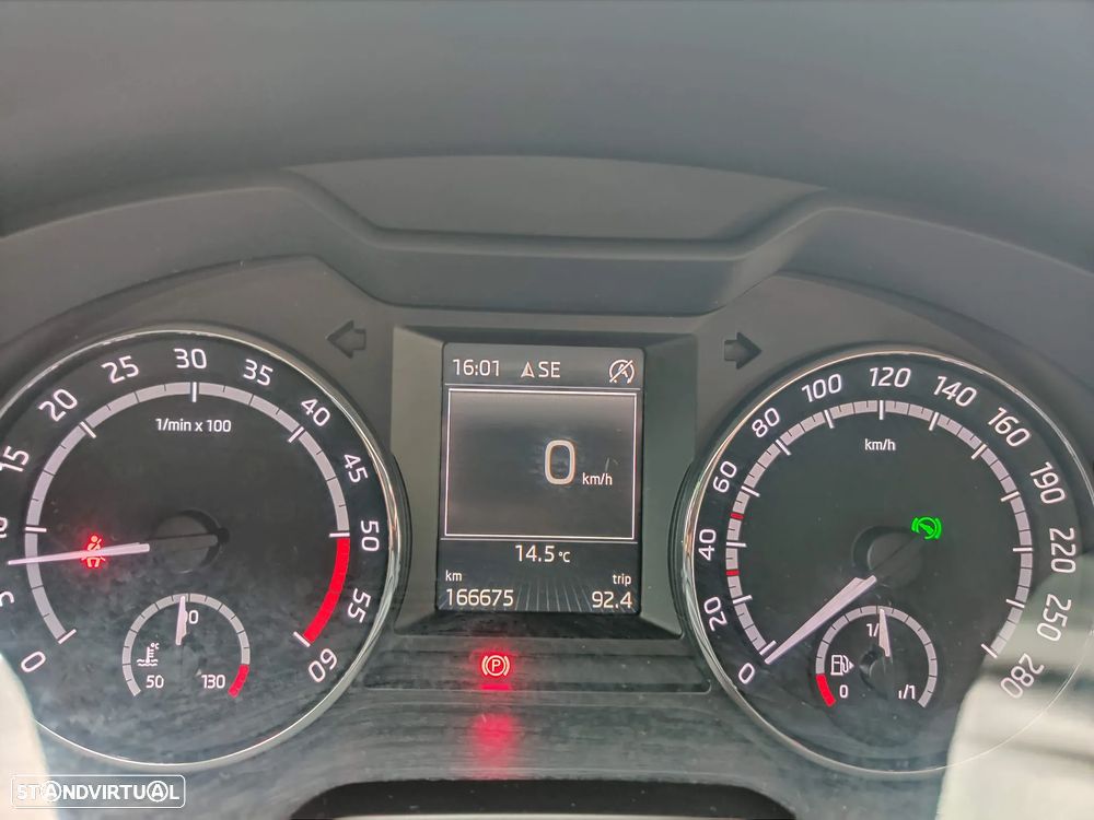 Skoda Octavia 2.0 TDI RS DSG - 24