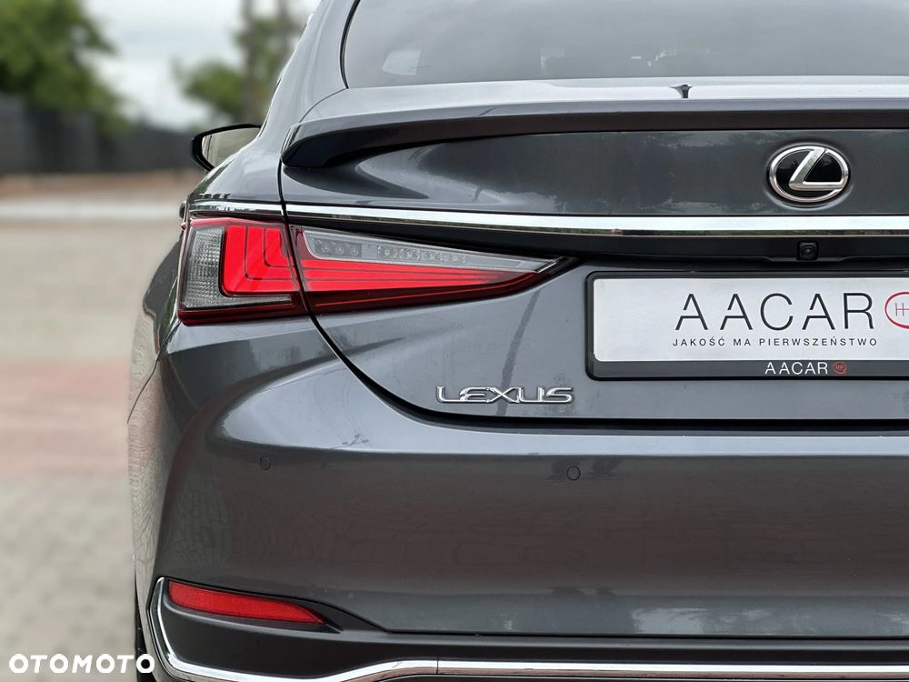 Lexus ES 300h Business Edition - 38