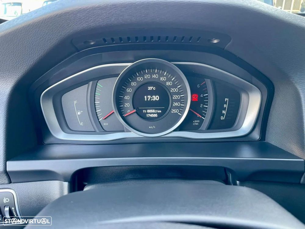Volvo V60 1.6 D2 Drive Momentum Powershift Start/Stop - 10