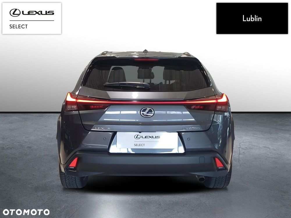 Lexus UX - 4