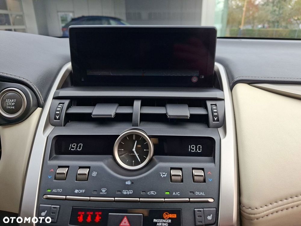Lexus NX 300 F Impression AWD - 30