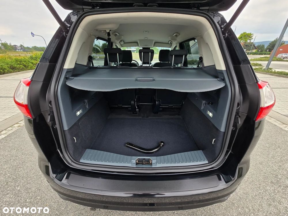 Ford Grand C-MAX - 13