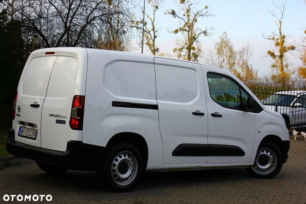 Toyota Proace City CHŁODNIA 1.5D-4D 102KM LONG L2 3 Osobowy - 9