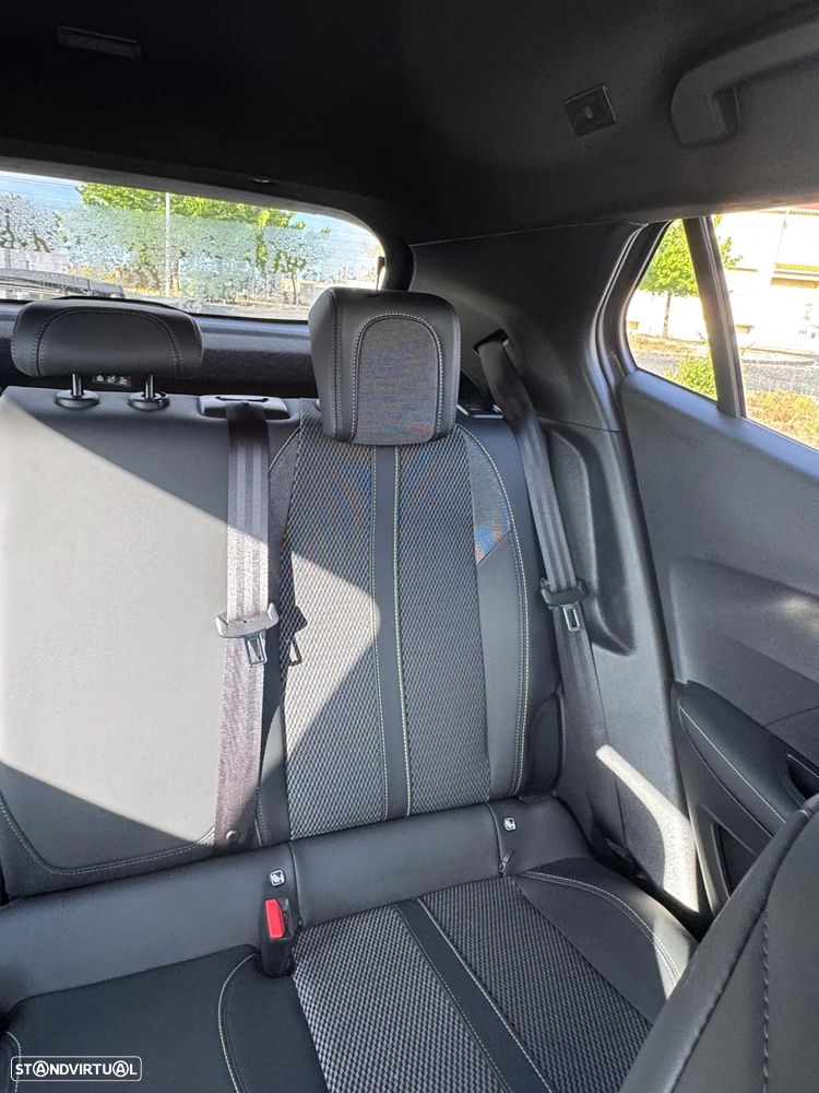 Peugeot 2008 1.2 PureTech GT EAT8 - 19