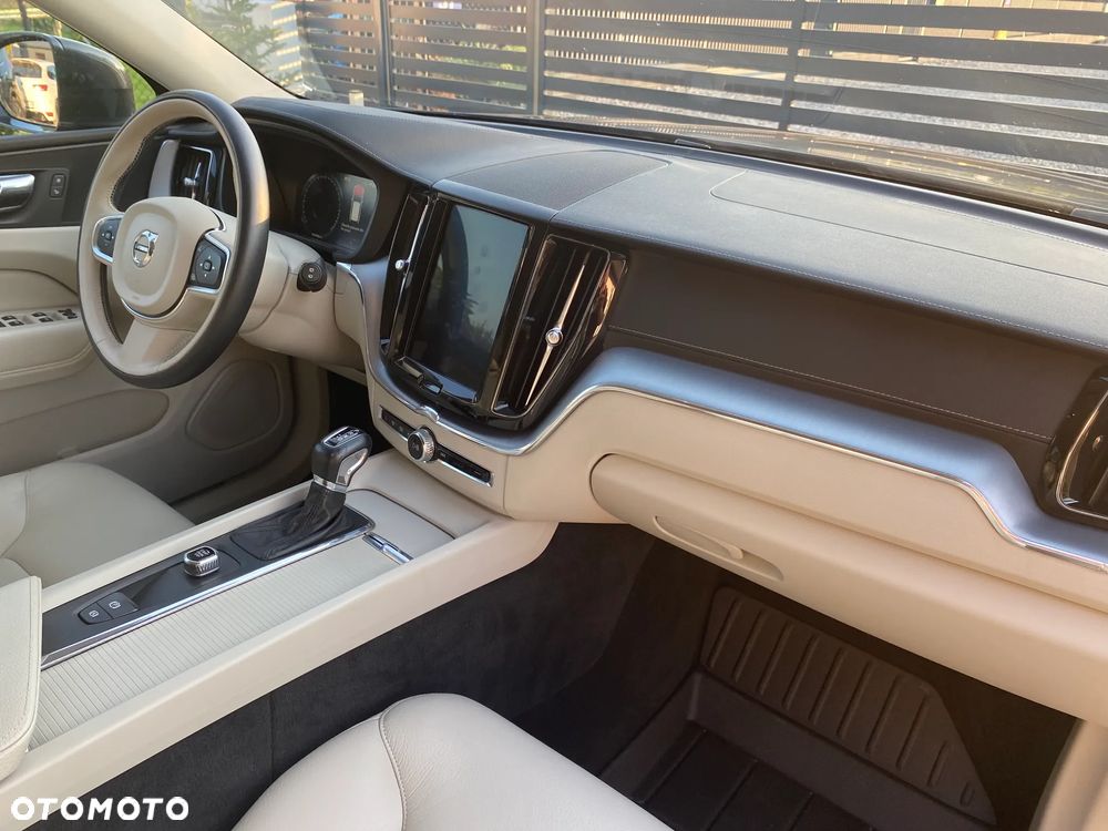 Volvo XC 60 D4 AWD Geartronic Momentum - 4