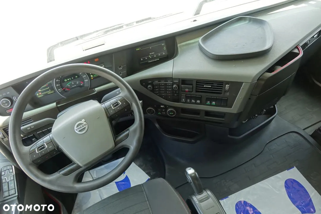Volvo FH 500 GLOBETROTTER / STANDARD/ AUTOMAT / EURO 6 / LODÓWKA / KLIMATYZACJA POSTOJOWA/ 2 ZBIORNIKI PALIWA - 28