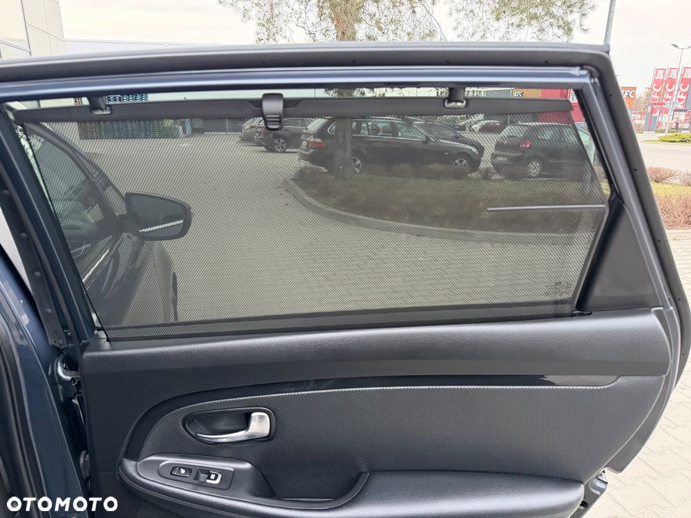 Kia Carens 1.7 CRDi XL 7os - 31