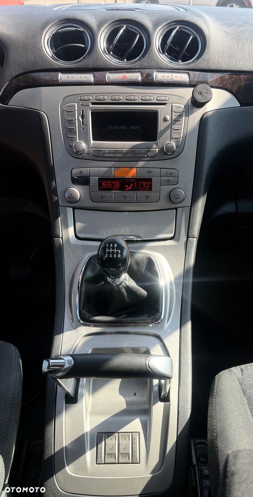 Ford Galaxy - 14