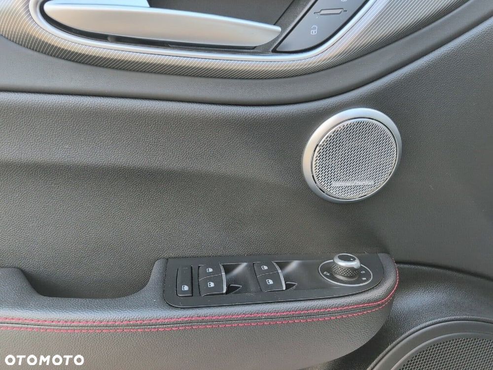 Alfa Romeo Giulia 2.0 Turbo 16V AT8-Q4 Ti - 13