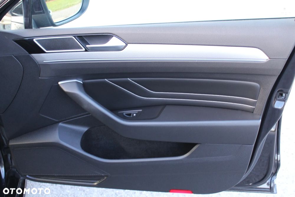 Volkswagen Passat 2.0 TDI SCR DSG 4Motion Business - 35