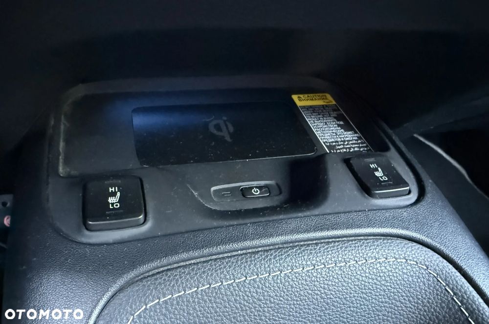 Toyota Corolla 2.0 Hybrid Executive - 23