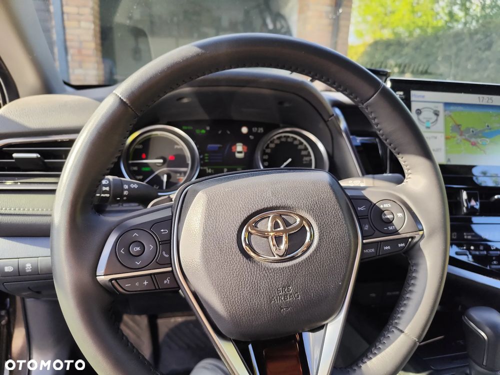 Toyota Camry Luxury - 14
