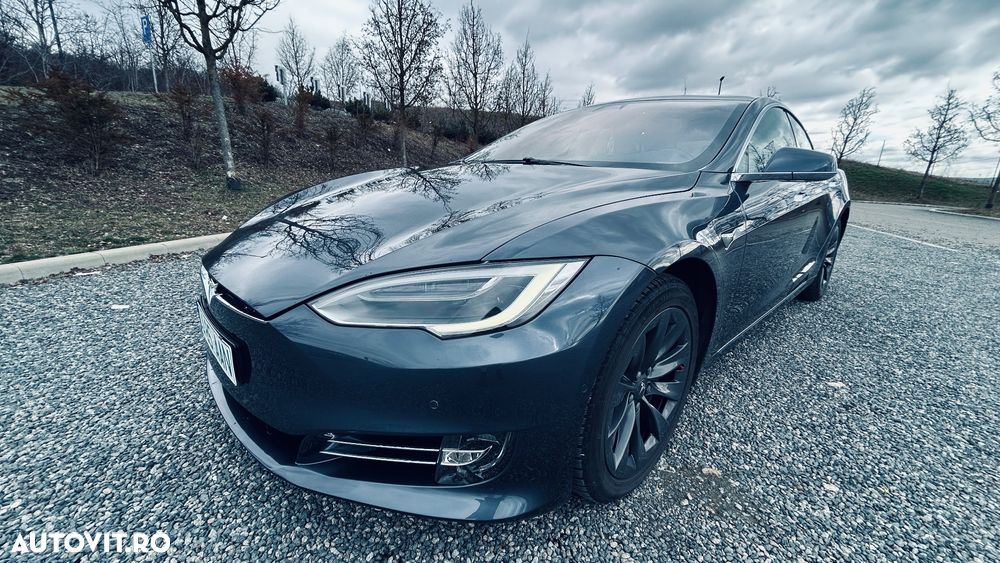 Tesla Model S - 10