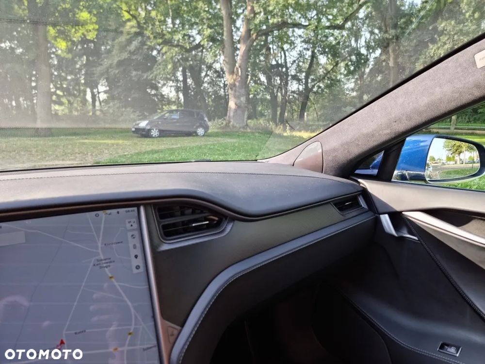 Tesla Model S - 15