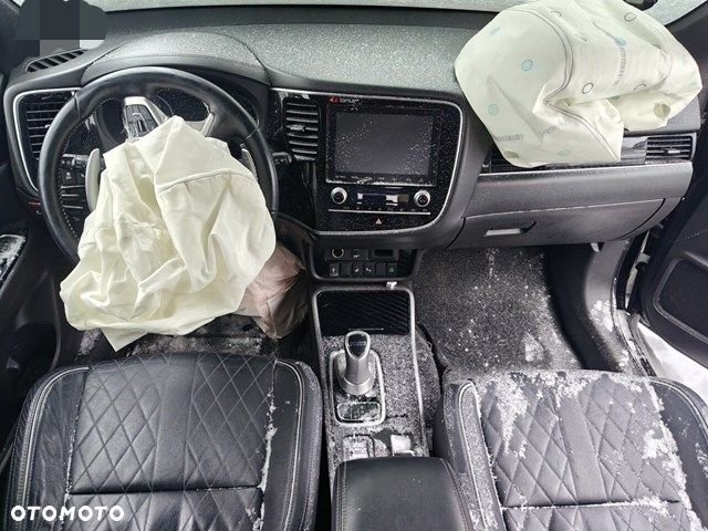 Mitsubishi Outlander Intense + - 7