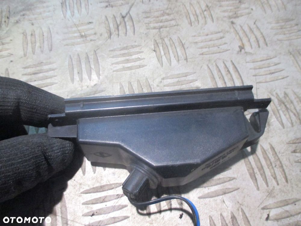 RENAULT DACIA LAMPKA TABLICY REJESTRACYJNEJ - 3