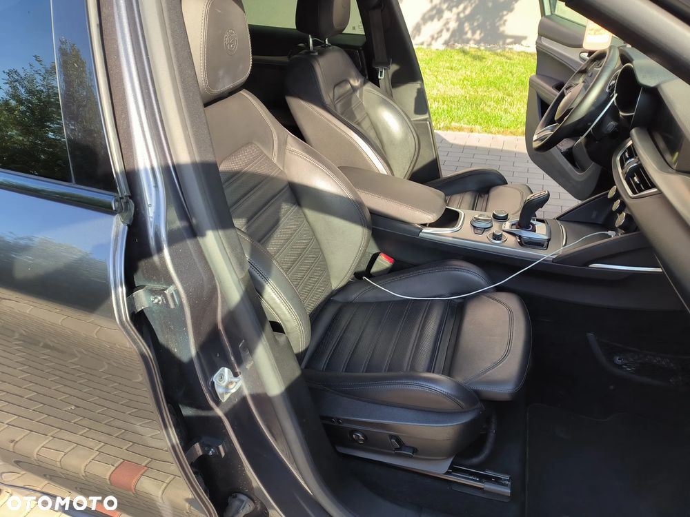 Alfa Romeo Stelvio 2.0 Turbo 16V AT8-Q4 Veloce Ti - 35