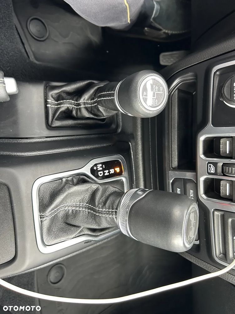 Jeep Wrangler Unlimited GME 2.0 Turbo Sahara - 28