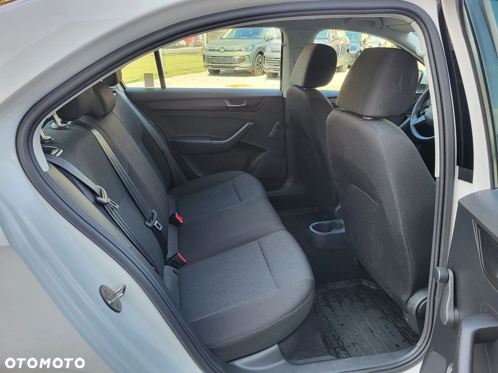 Skoda RAPID 1.0 TSI Active - 11