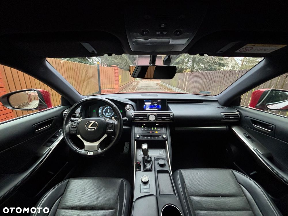 Lexus IS 200t / 300 F Sport - 22