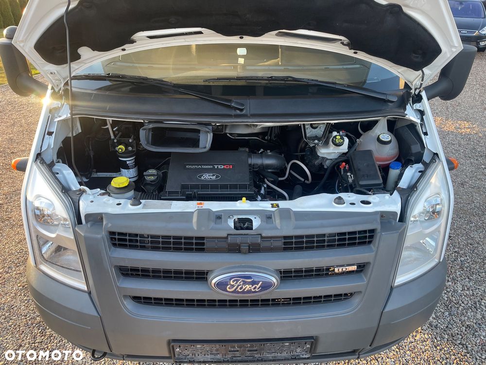 Ford Transit Challenger - 33