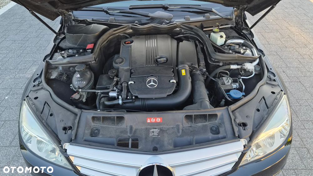 Mercedes-Benz Klasa C 180 CGI Automatik BlueEFFICIENCY Avantgarde - 40