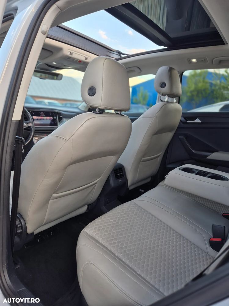 Volkswagen T-Roc - 16