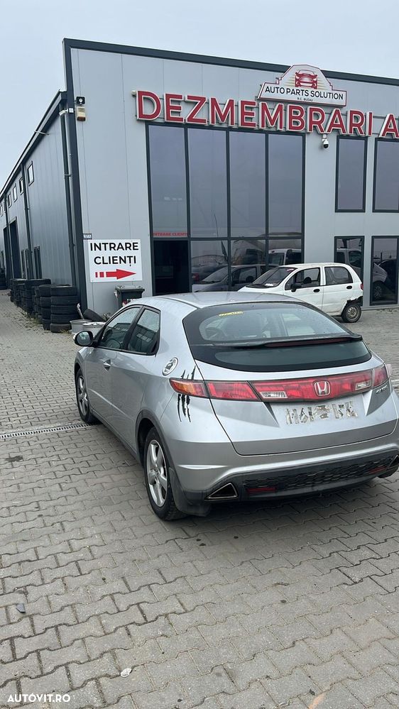 Dezmembram Honda Civic hatchback 2.2 diesel din 2008 - 3