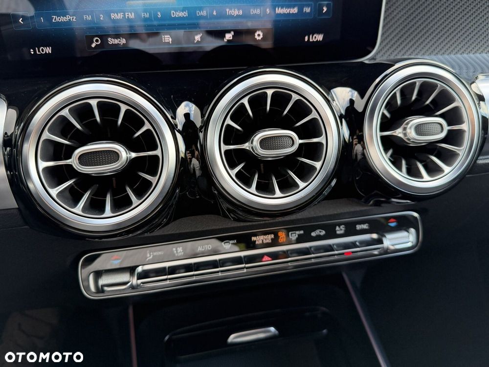 Mercedes-Benz GLB 200 4-Matic AMG Line 8G-DCT - 34