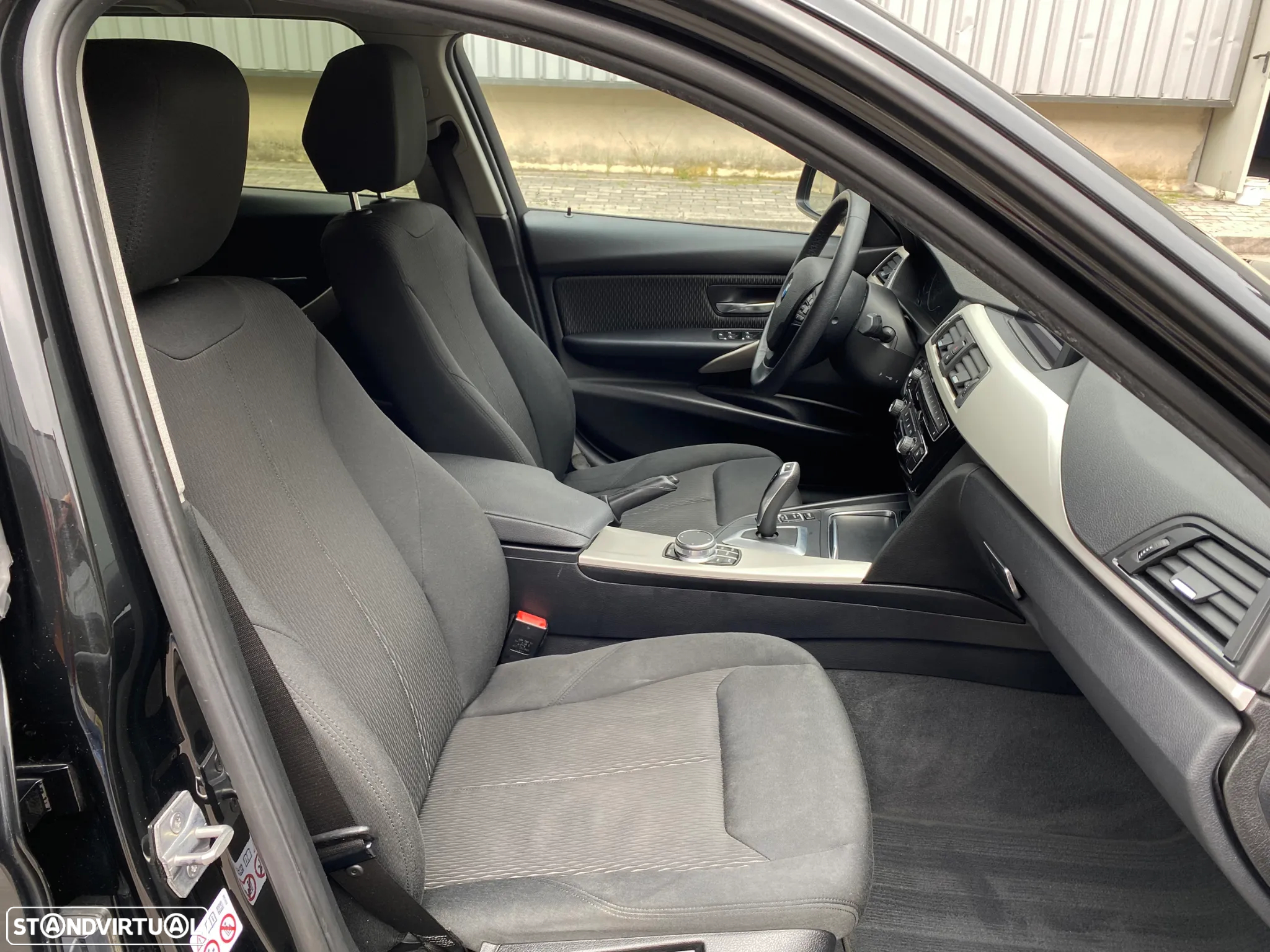BMW 320 d Touring xDrive Auto - 13