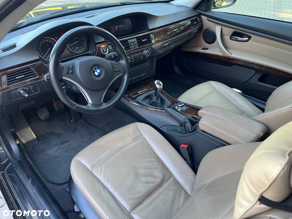 BMW Seria 3 320i - 30