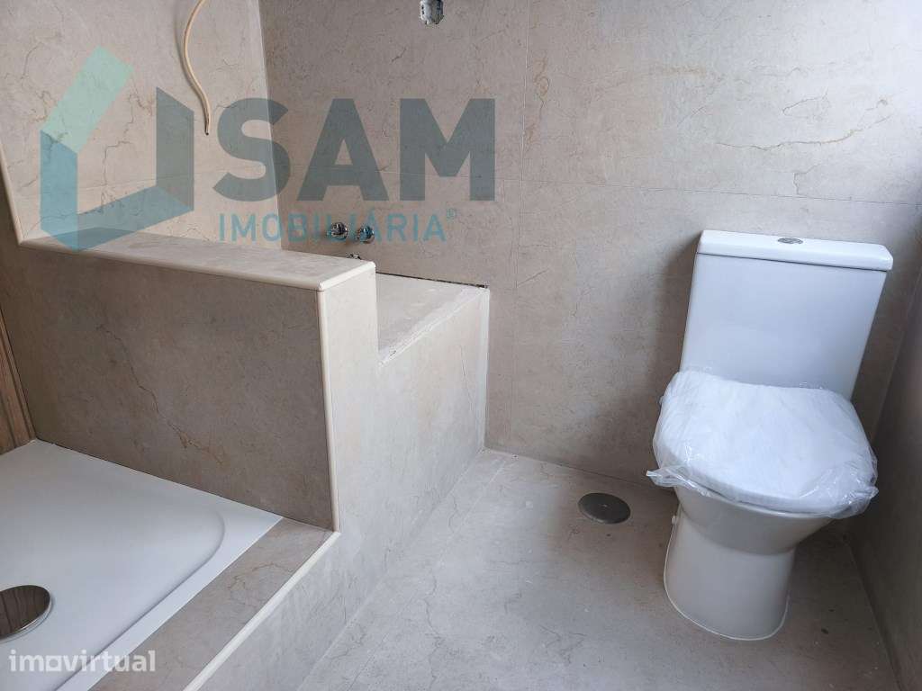 Moradia T3 em Remodelação | A 3 Minutos da Praia | Entrega Chave na... - Grande imagem: 2/29