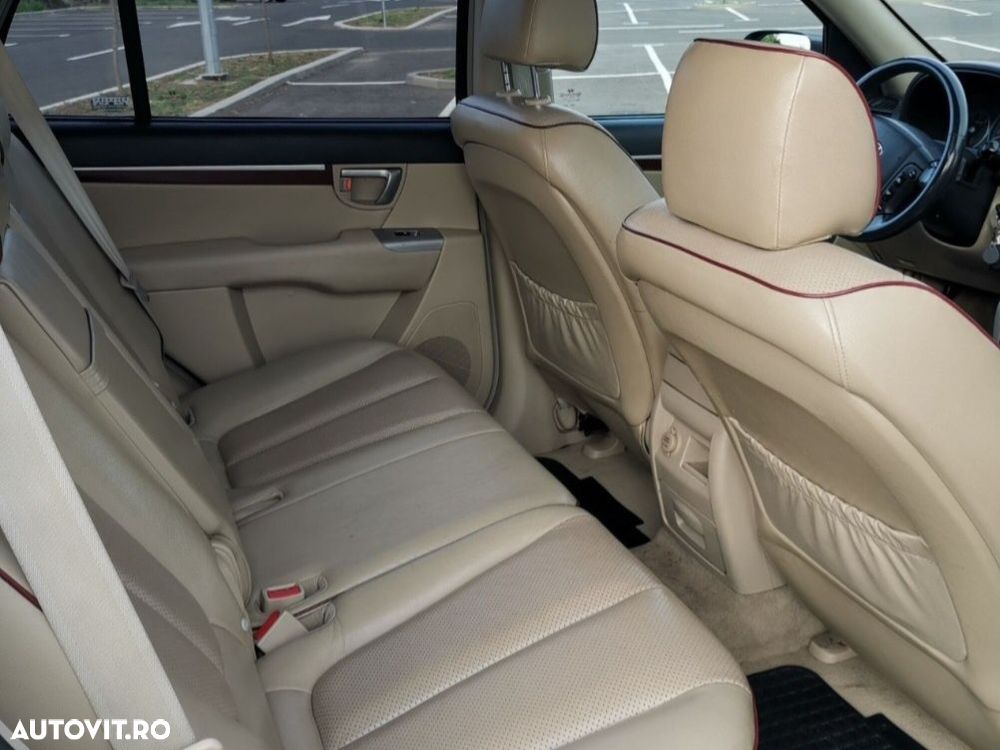 Hyundai Grand Santa Fe - 3