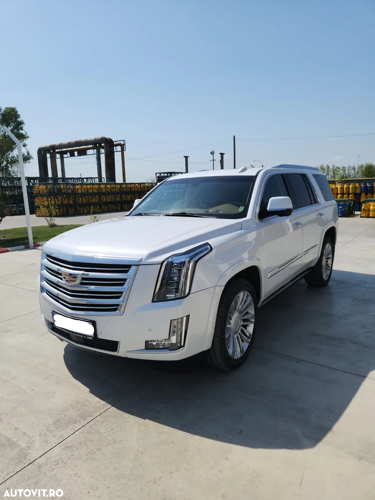 Cadillac Escalade - 3