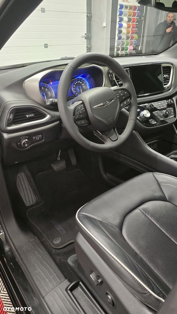 Chrysler Pacifica - 14
