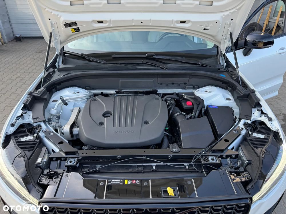 Volvo XC 60 B5 B AWD Plus Dark - 32