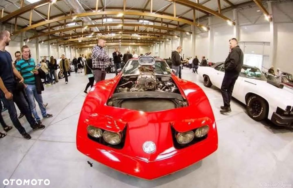 Chevrolet Corvette - 11