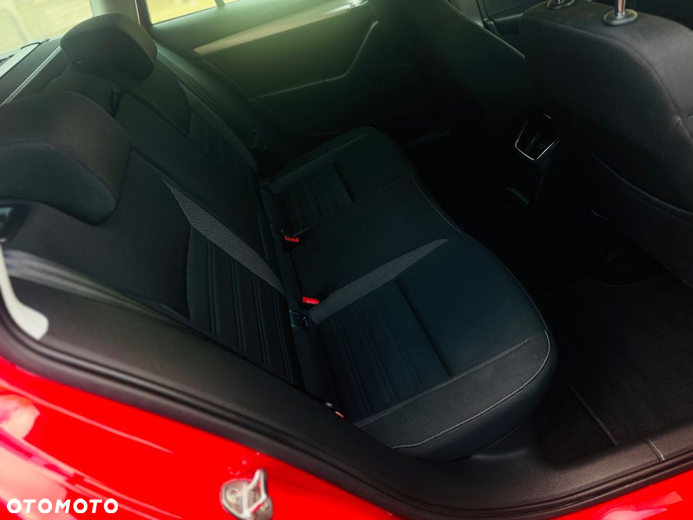 Skoda Octavia Combi 1.6 TDI DSG Premium Edition - 30