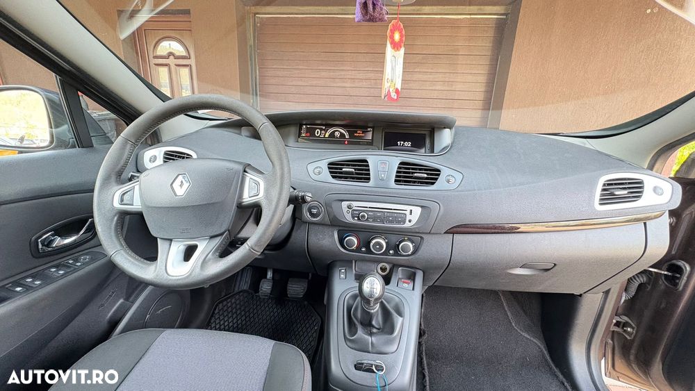 Renault Scenic 1.5 dCi Luxe Privilege - 9