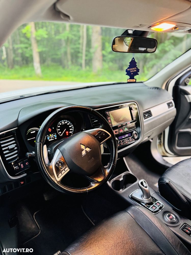 Mitsubishi Outlander - 14